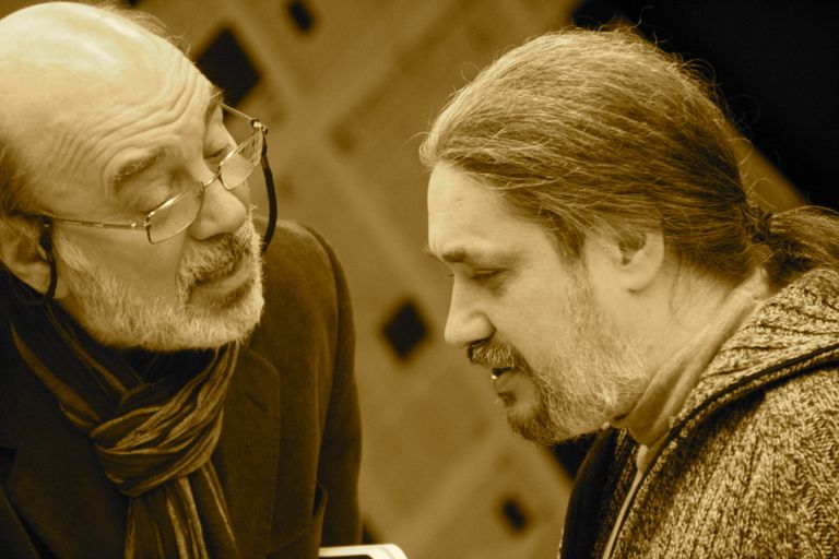 Младен Киселов и Владимир Аншон обсуждают сценографию «Пятидесятницы».