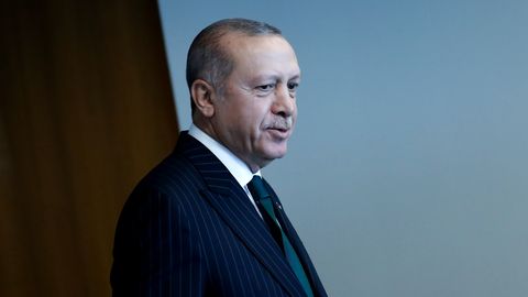 VIDEO ⟩ Türgi president lõi laval lahtise peopesaga väikest last