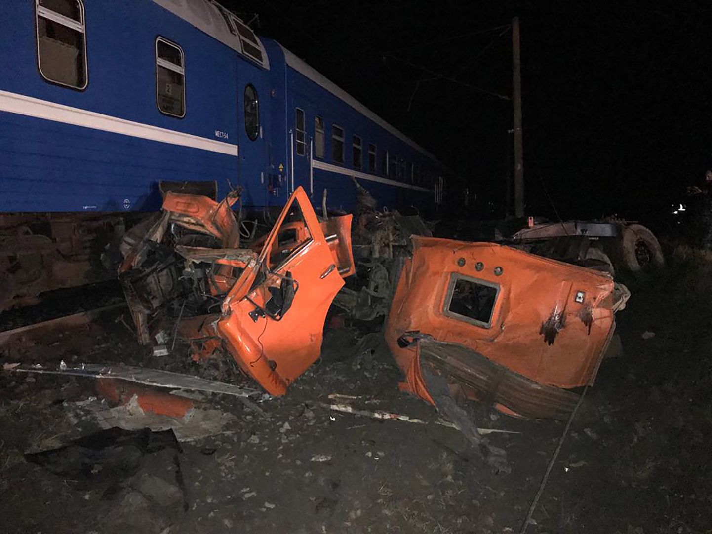 В Краснодарском крае поезд протаранил грузовик.
