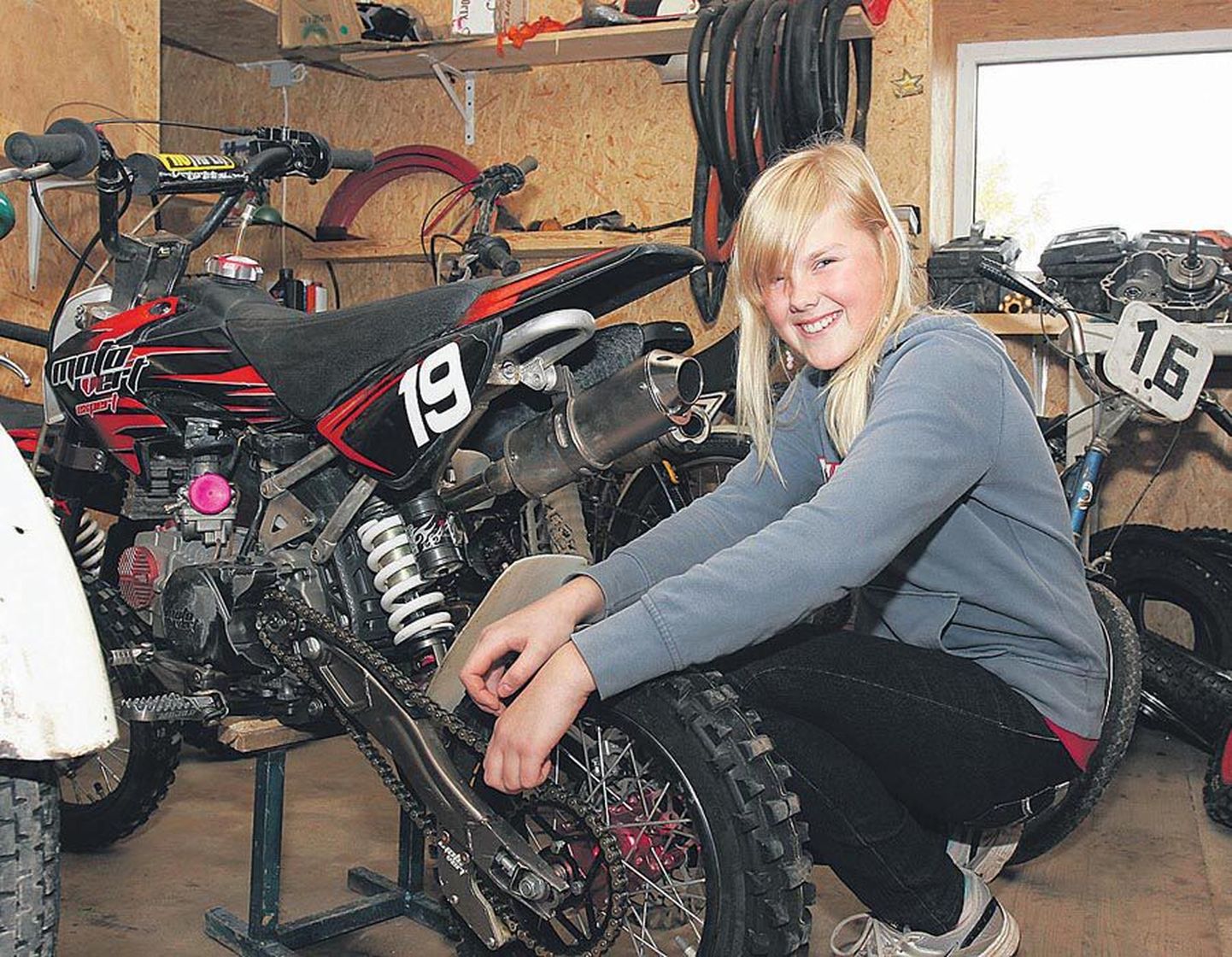 11-aastase Kristiina Raba süda kuulub motospordile. Võrride võistlustelt on ta kogunud palju karikaid.