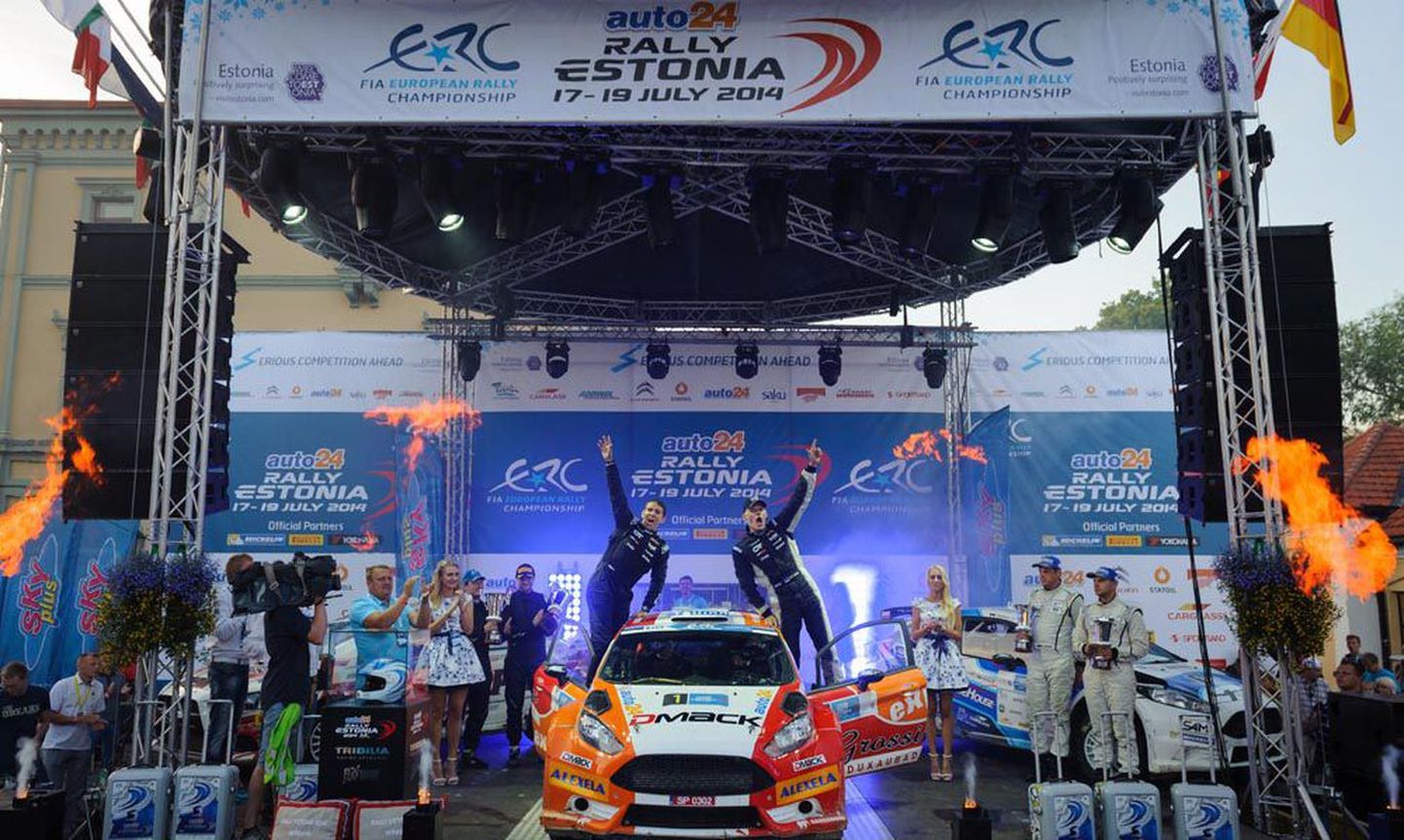 Ott Tänak ja Raigo Mõlder 2014. aastal Rally Estonia võitu tähistamas