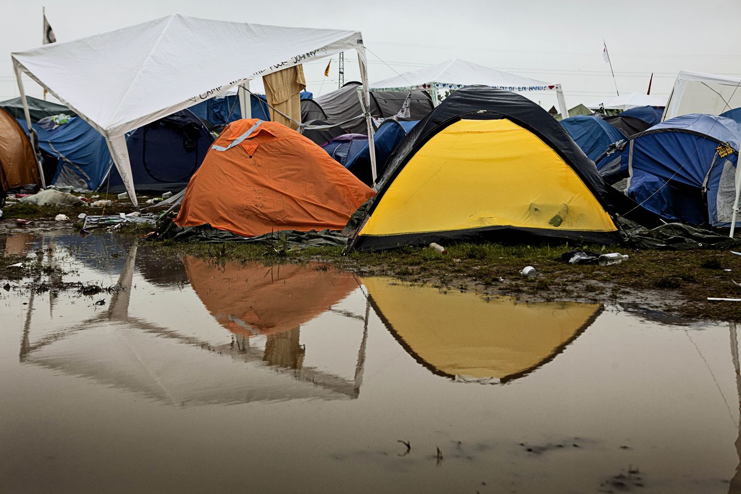 Roskilde festivalil osalevate pealtvaatajate telgid pärast tormi lõppu.