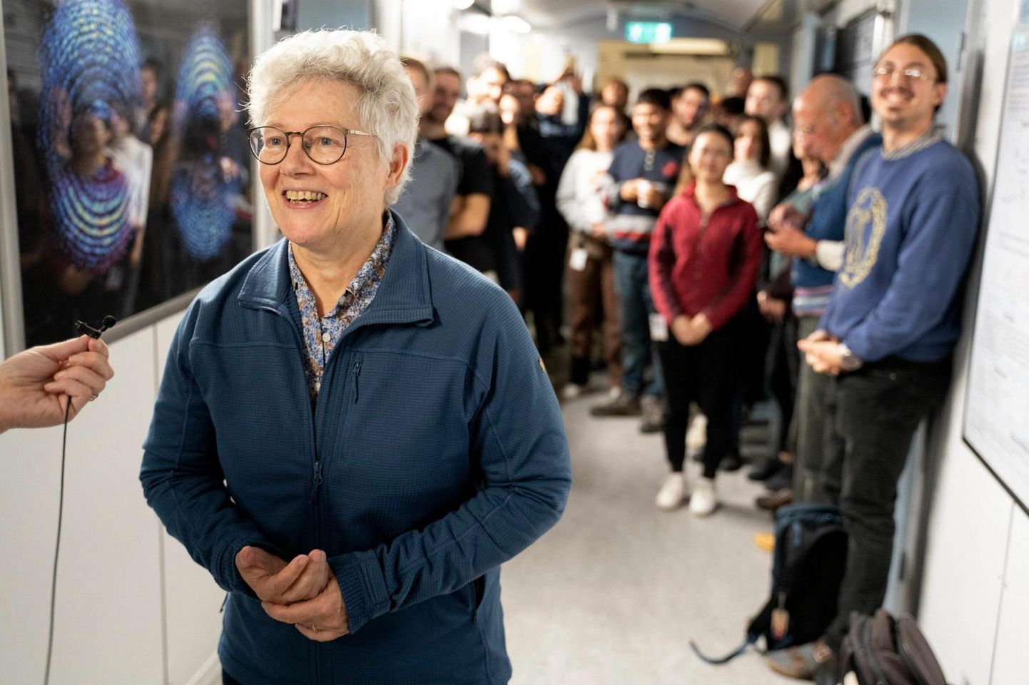 Üks preemiasaajatest, Lundi ülikooli professor Anne L’Huillier 3. oktoobril pärast Nobeli füüsikapreemia laureaadiks saamist. Anne L’Huillier on üldse viies Nobeli füüsikapreemia saanud naine.