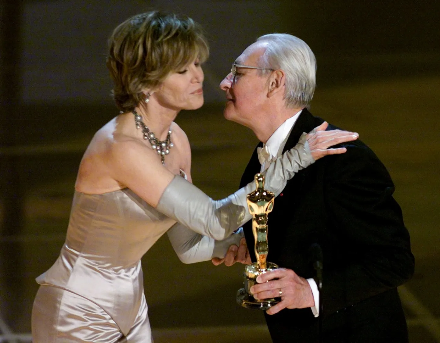 2000. aastal sai Andrzej Wajda elutöö eest Oscari, mille andis kätte Jane Fonda.