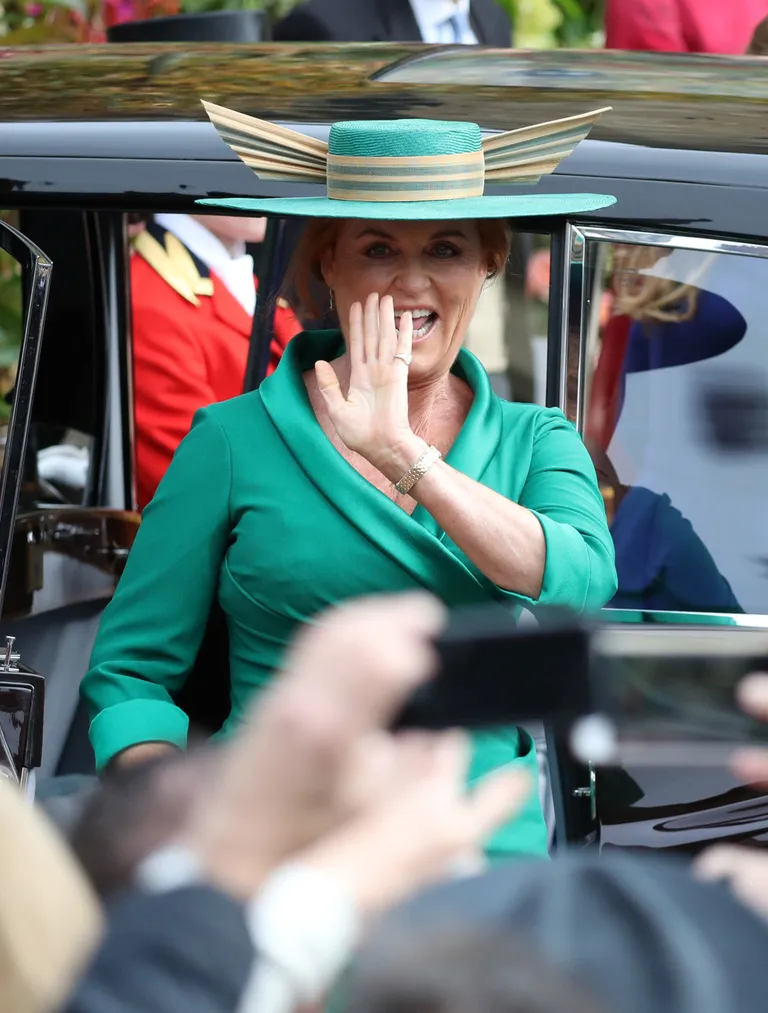 Yorki hertsoginna Sarah Ferguson oma tütre, printsess Eugenie ja Jack Brooksbanki pulmas oktoobris 2018