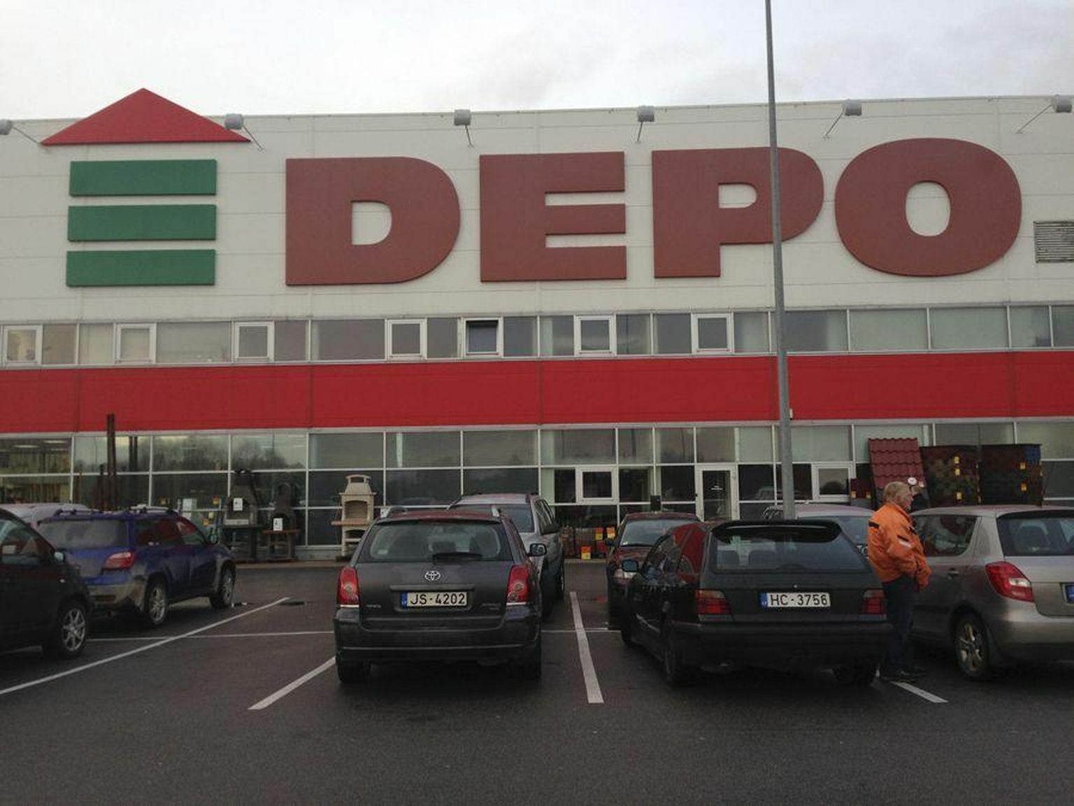 Läti kauplusekett Depo on eestlastele tuttav eelkõige ehitusmaterjalide suure valiku poolest. Ka valgamaalsed käivad seal ehitusmaterjali ostmas.