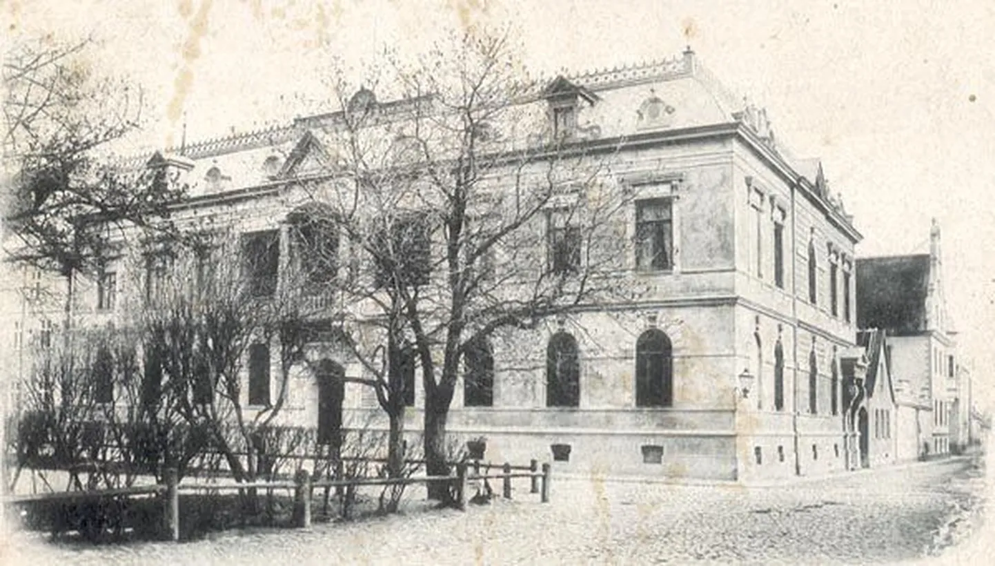Pihkva panga Pärnu osakond 1906. aastal saadetud postkaardil.