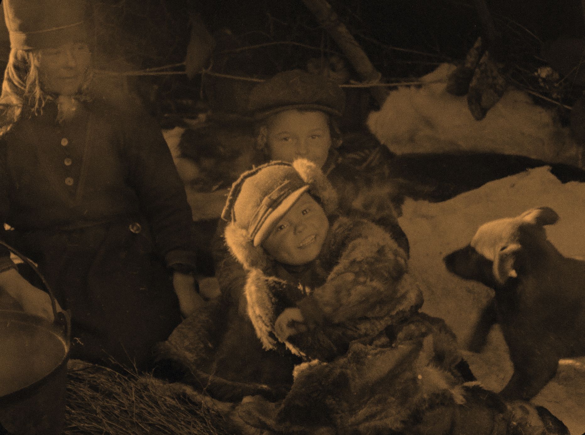 Kadrs no 1926. gadā uzņemtās filmas “Ar pajūgu un ziemeļbriežiem Inkas Lentas ziemzemē"