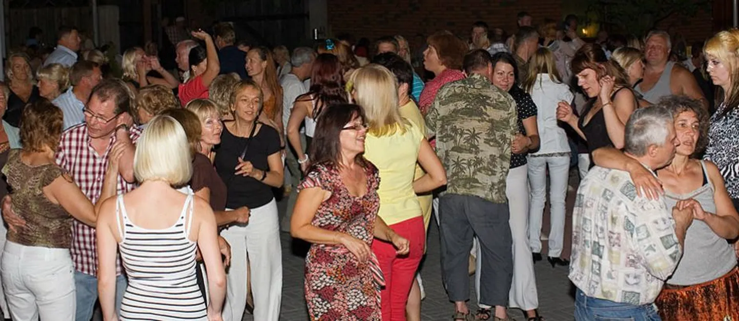Kentuki Lõvi pubis on tulemas taas head kontserdid, millel pole keelatud ka kõvasti tantsu vihtuda.