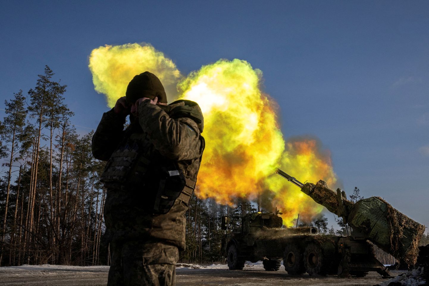 Rootsi haubitsad Vene positsioonidele Donetskis tuld andmas.