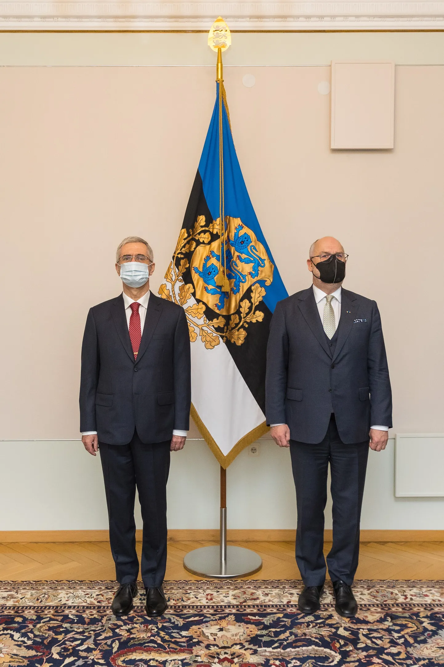 Venemaa uus suursaadik Vladimir Lipaev andis president Alar Karisele üle volikirja.