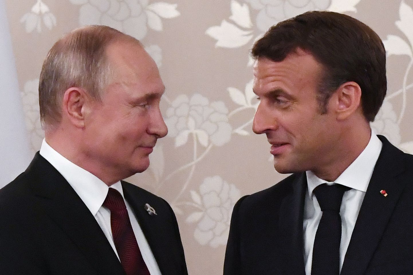 Vladimir Putin ja Emmanuel Macron G20 kohtumisel Jaapanis.