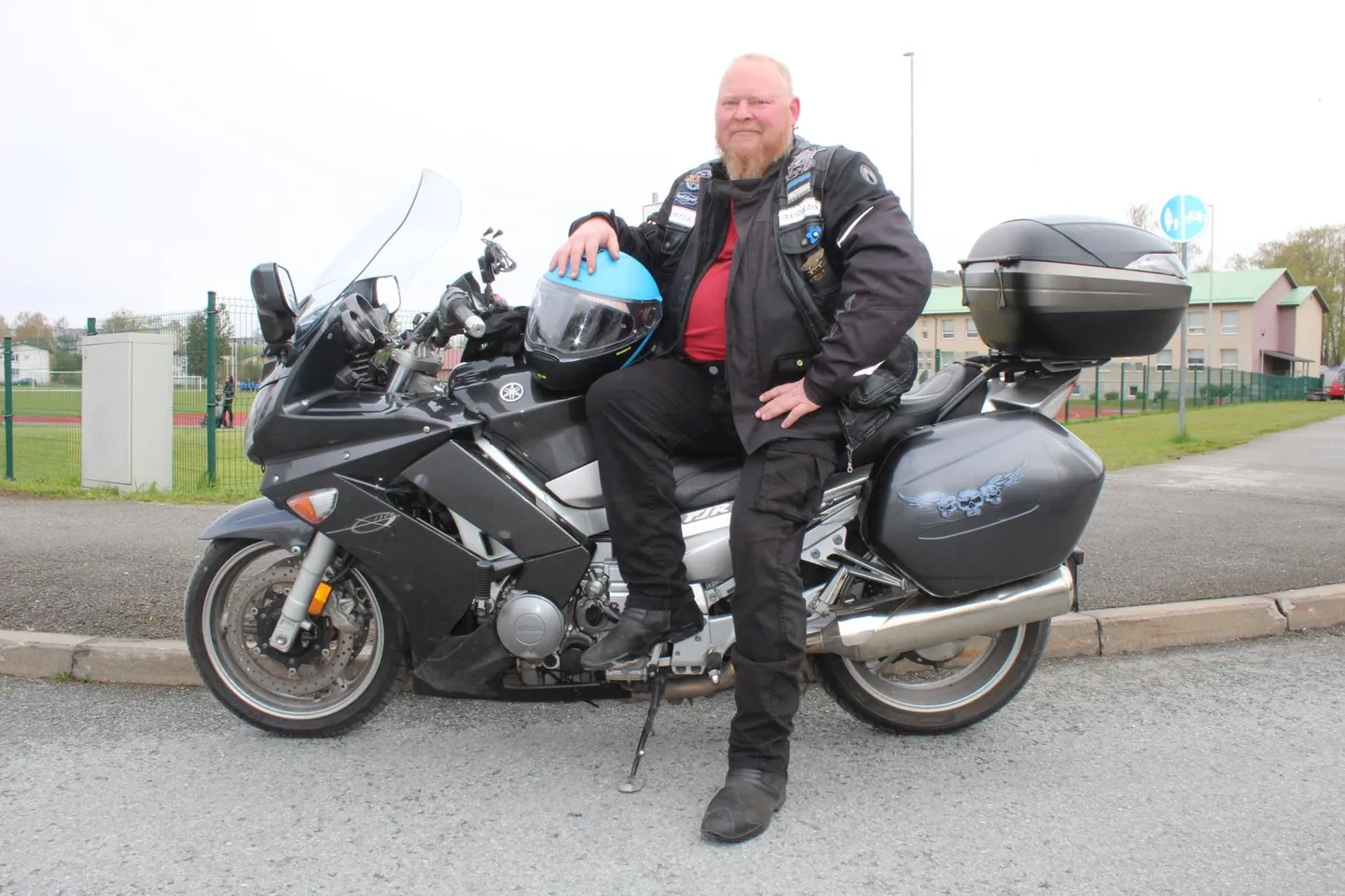 Andrus Eerits Tamsalus mootorrattal Yamaha FJR 1300.