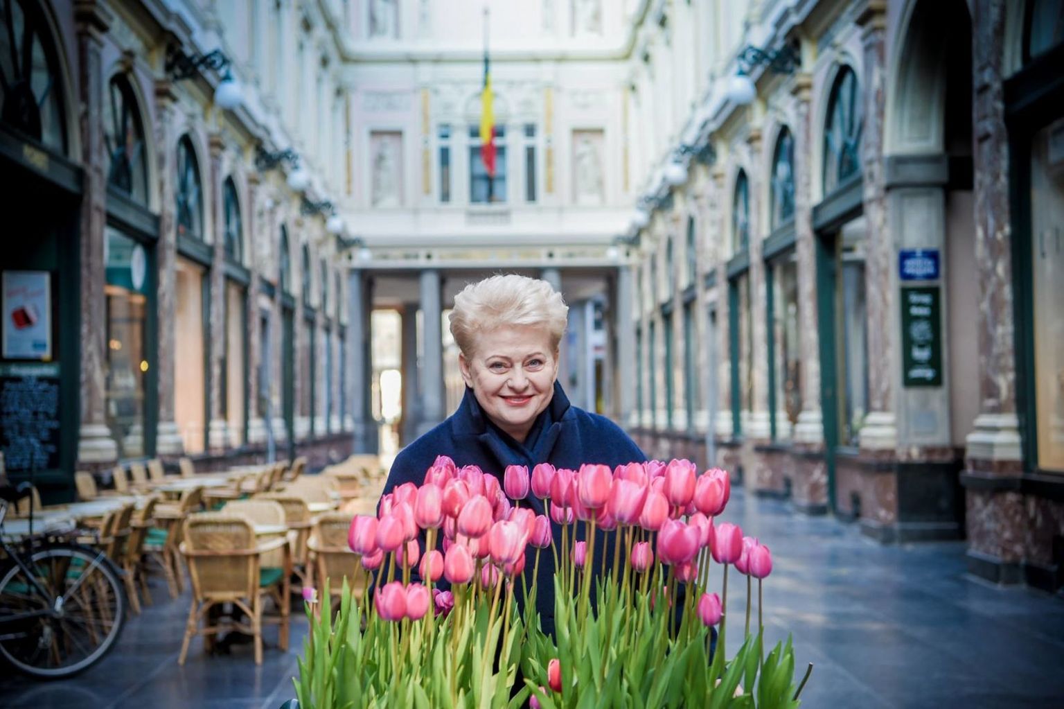 Leedu president Dalia Grybauskaite tulpidega. Tulbid on hiljutise skandaali valguses omandanud sootuks uue tähenduse.