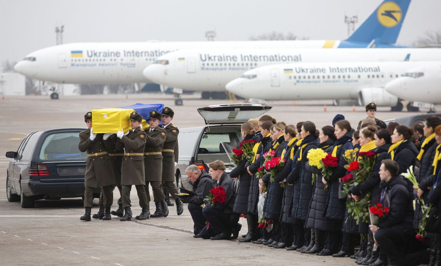 Piemiņas mirklis Kijevas lidostā.