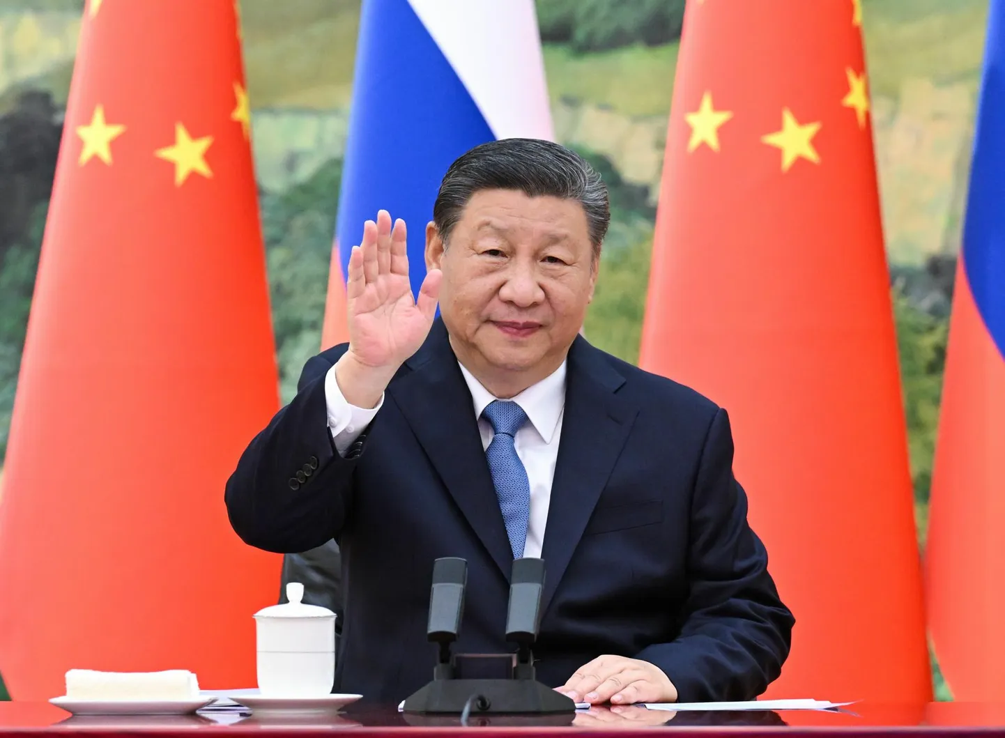 Hiina president Xi Jinping lehvitab 21. jaanuaril videokõne alguses Venemaa presidendile Vladimir Putinile.