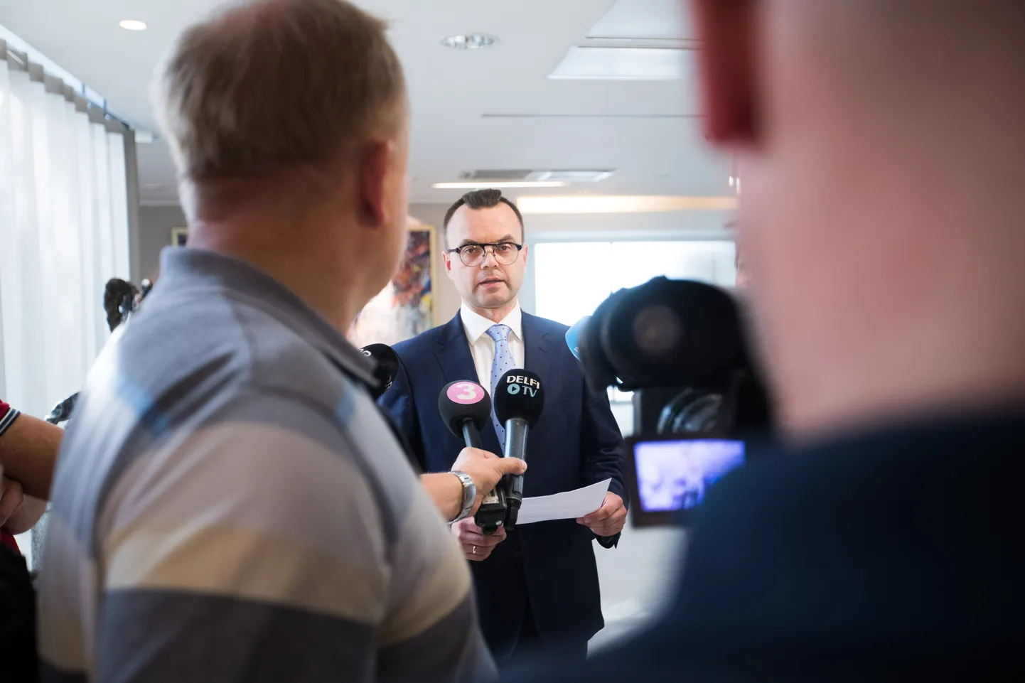 Taru ülikooli endine raamatukogu direktor Martin Hallik vahetult pärast skandaali puhkemist.