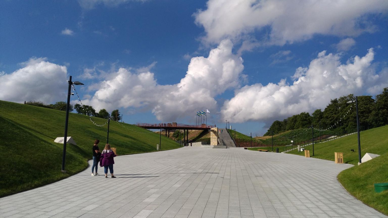 Möödunud aastal valminud Rakvere Vallimäe vabaõhukompleks on turistidele omaette atraktsioon. Selle ehitust kaasrahastas Euroopa Regionaalarengu Fond ligi 2,5 miljoni euro ulatuses.