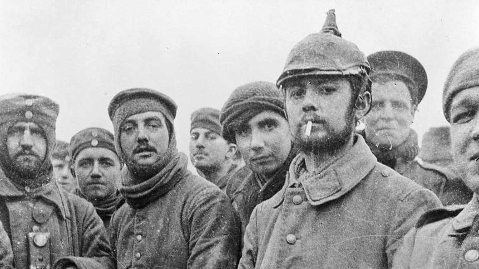 Saksa ja Briti sõdurid koos pildil 1914. aasta jõuludel.