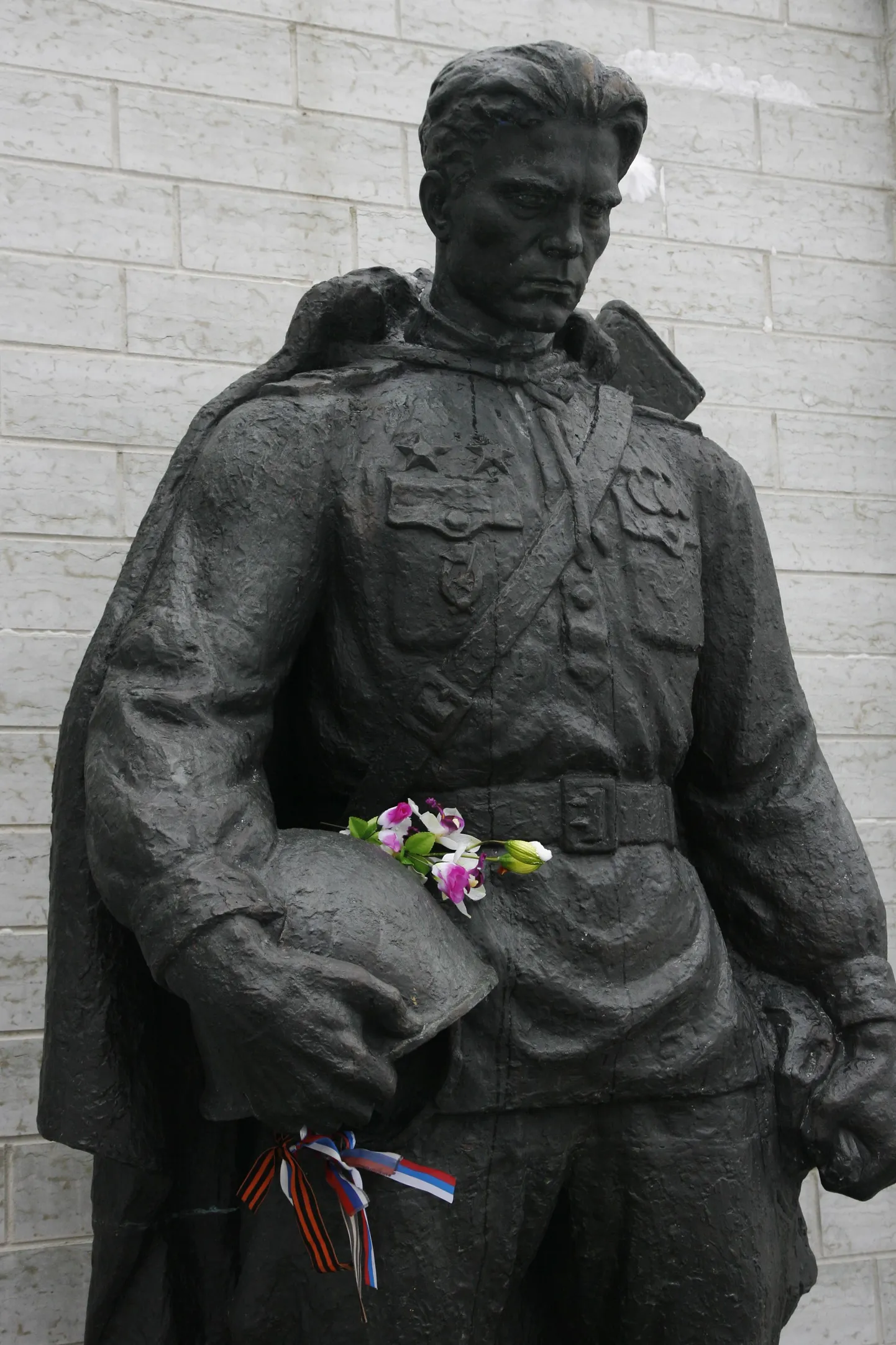 Pronkssõduri originaal Tallinnas Siselinna kalmistul.