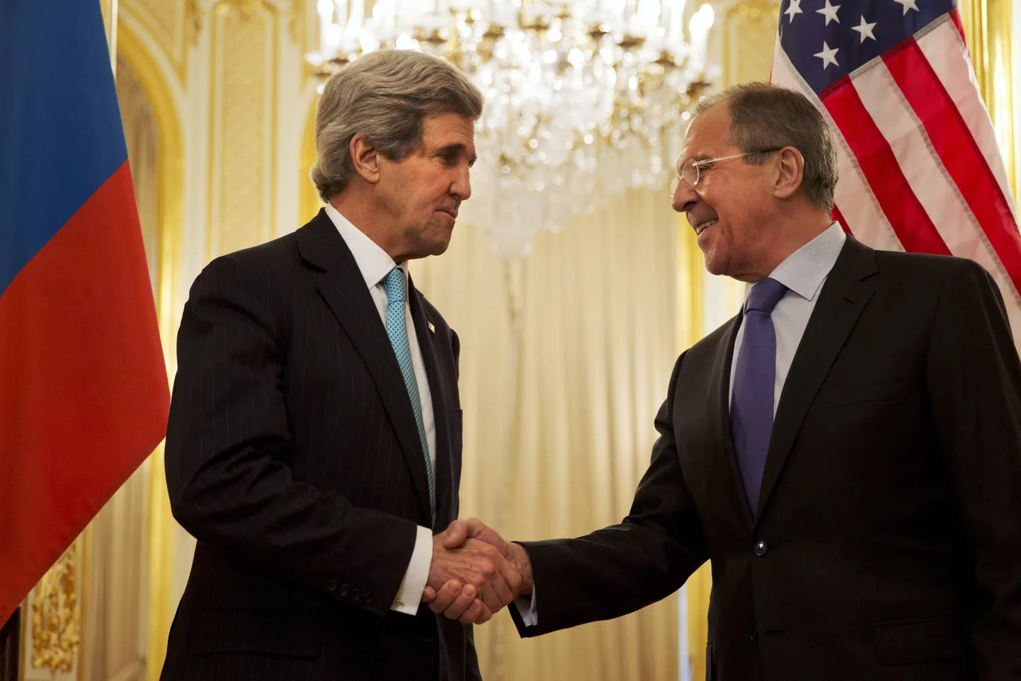 USA välisminister John Kerry koos Vene kolleegi Sergei Lavroviga eile Pariisis.