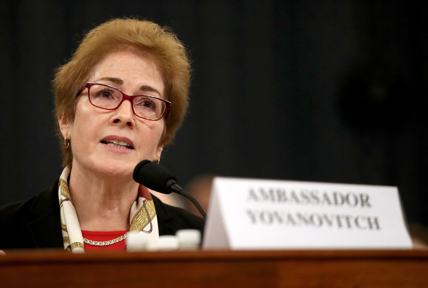 USA endine suursaadik Ukrainas Marie Yovanovitch kongressikomitees president Donald Trumpi tagandamisjuurdluses tunnistusi andmas.