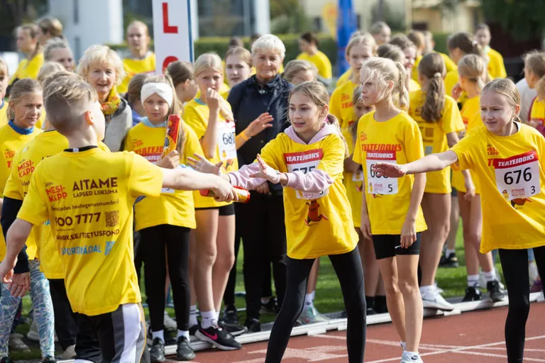 Jaak Vettik nentis, et teatepulgaks olnud küpsisepaki edasi andmine vajas paljudel veel harjutamist.