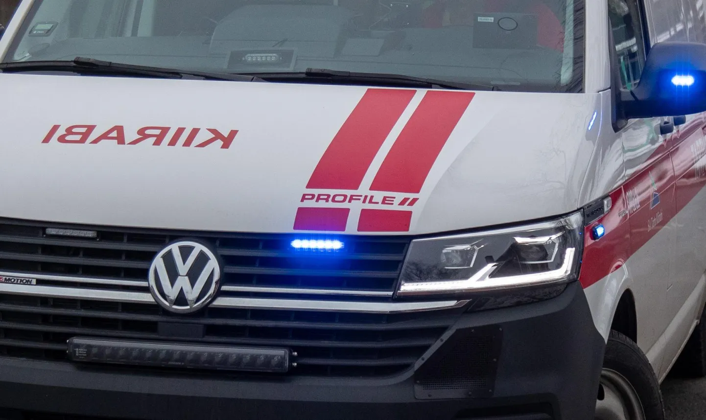 Liiklusõnnetuses sai üks inimene raskemalt viga ning ta viidi kiirabiga haiglasse.