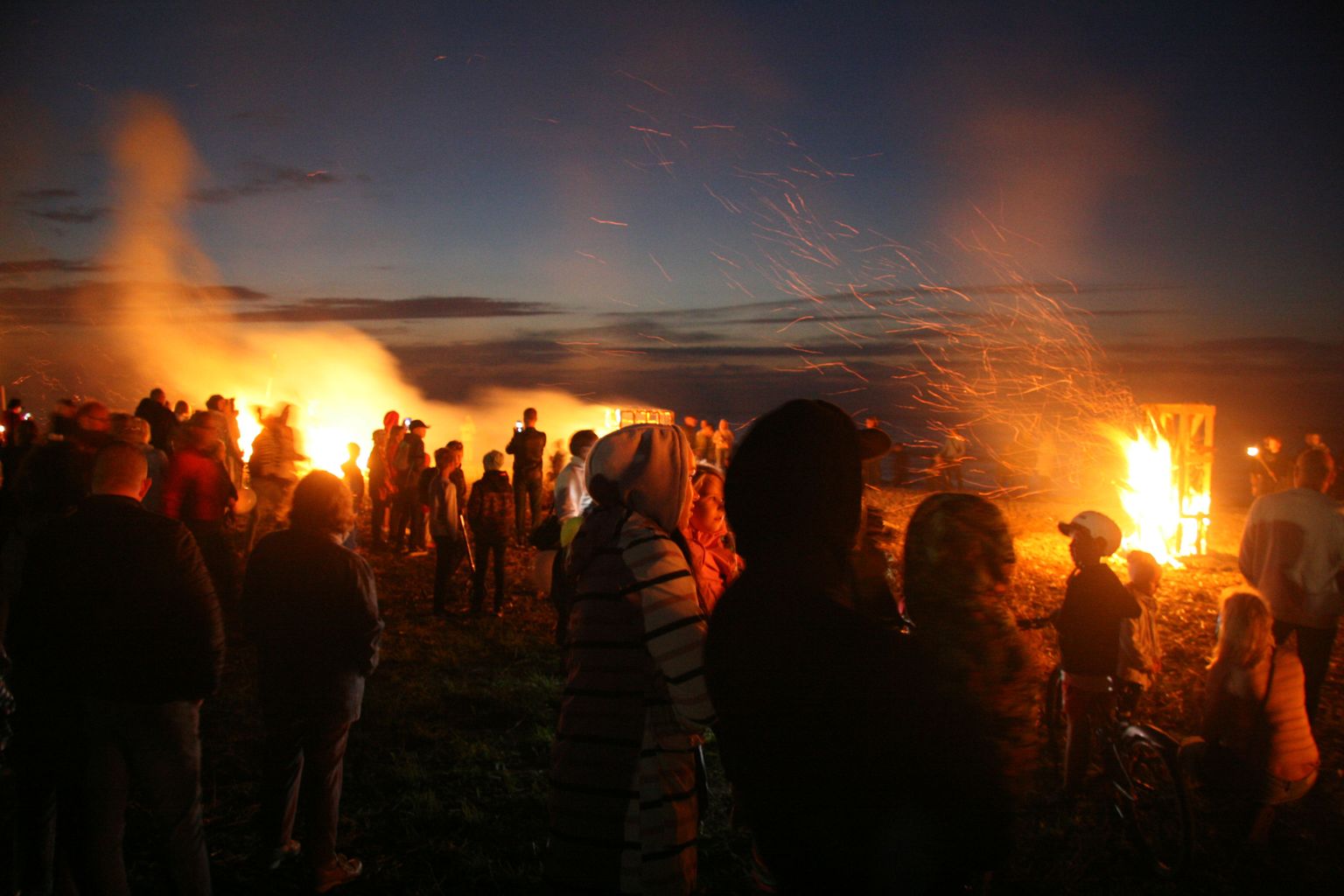 В субботу вечером по всей Эстонии зажгут сотни костров. В Ида-Вирумаа традиция празднования ночи древних огней самая давняя на тойласком пляже.