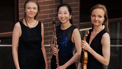 Kadrinas esineb Ensemble Auftakt
