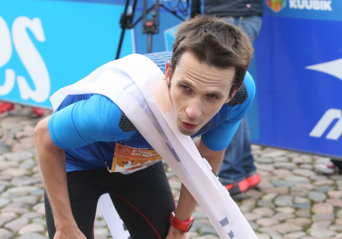Raivo Alla aasta tagasi pärast Tartu linnamaratoni finišit, mille ta võitis ajaga 2.31.52.