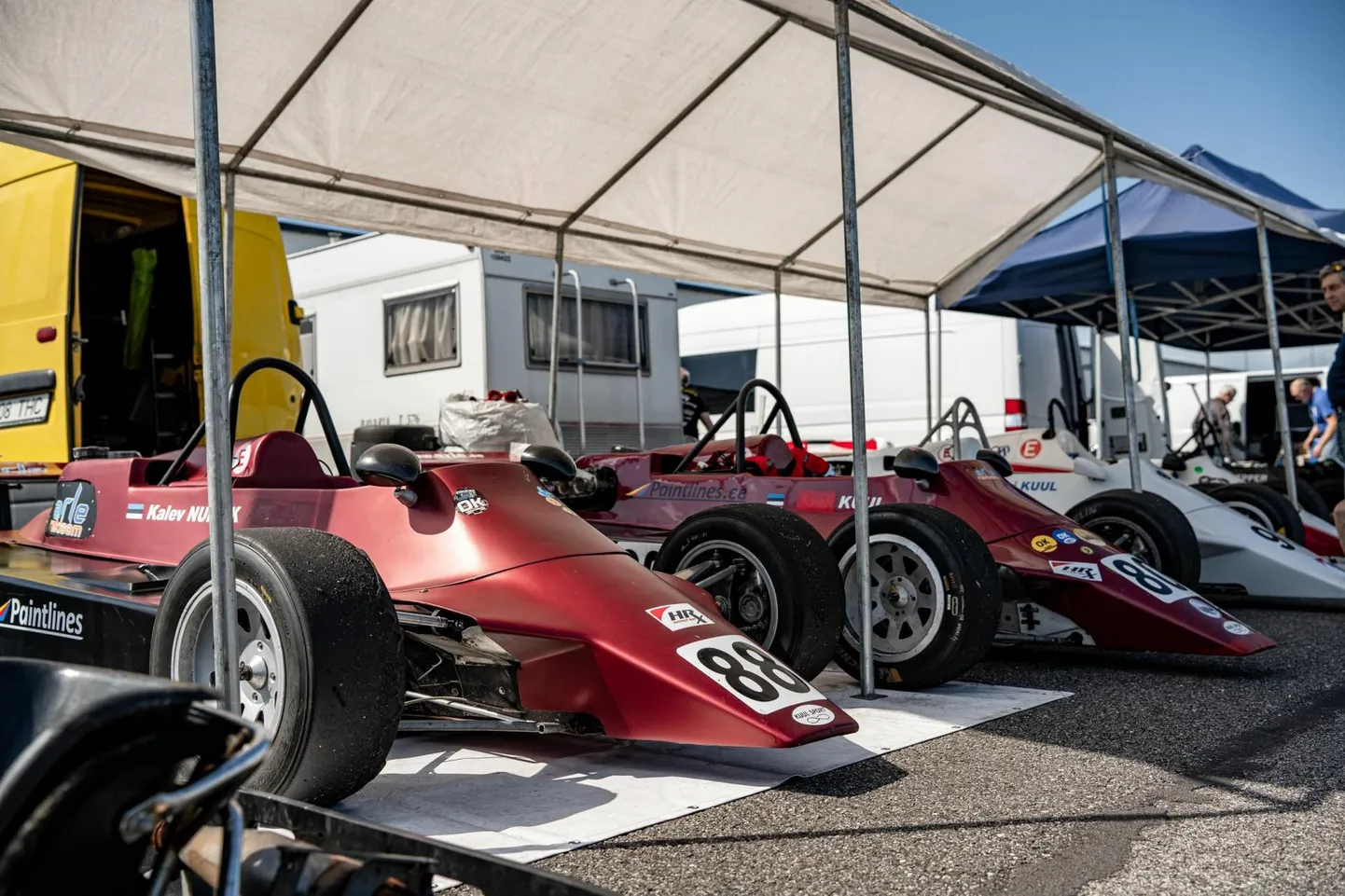 Estonia vormelid on kogunenud Pärnusse Porsche Ringile, et tähistada üheskoos Eesti autospordi kunagise lipulaeva 65. sünnipäeva.