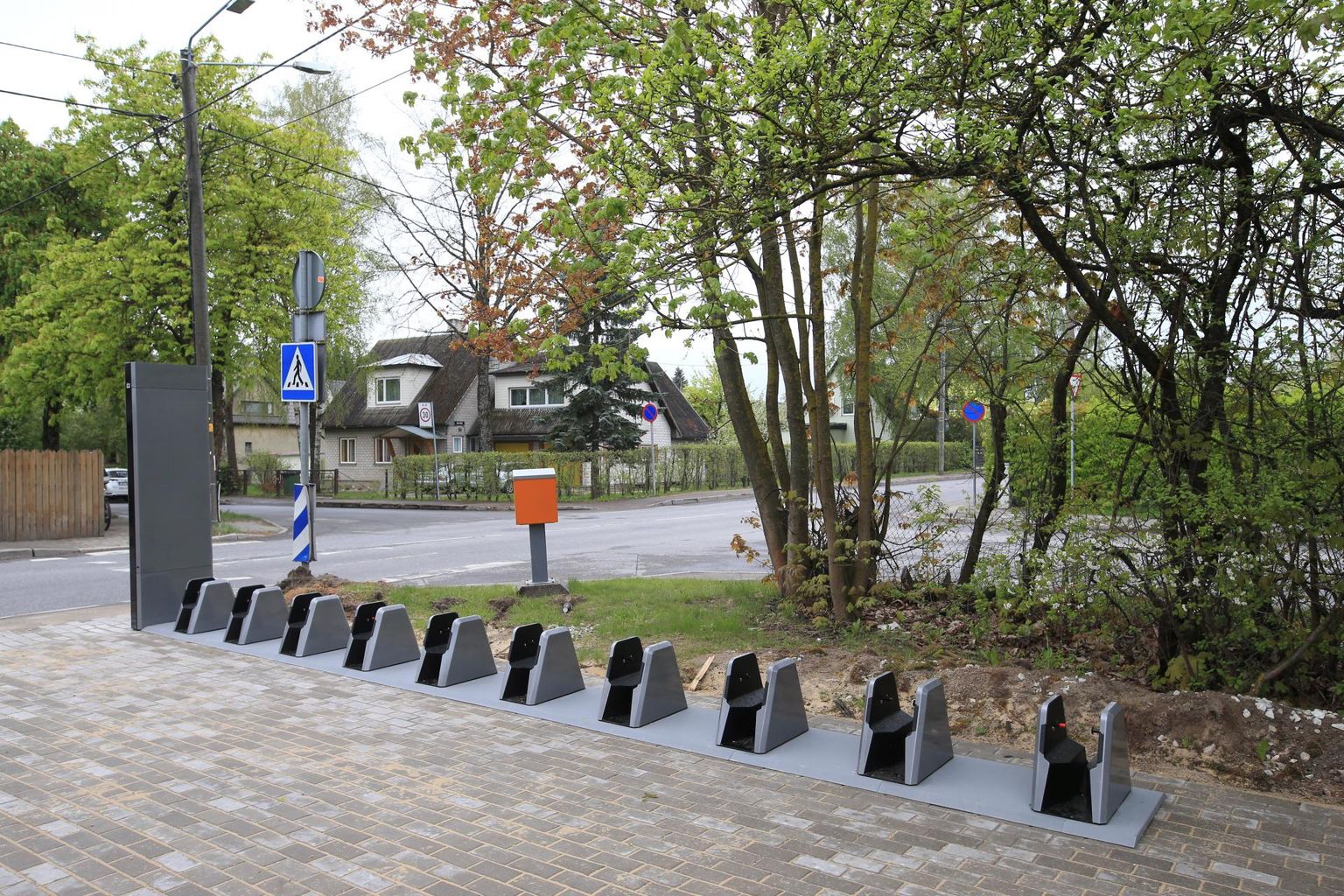 Tartu rattaringluse parkla Aardla ja Tamme puiestee nurgal on üks 69 laenutuspunktist, mille vahet 750 jalgratast ringlema hakkavad.