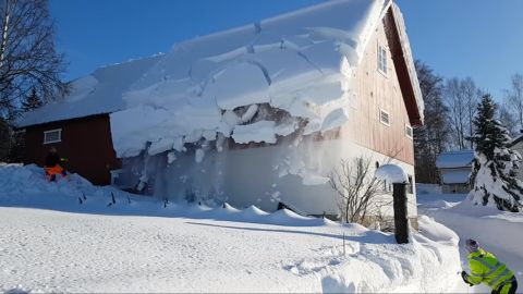 Видео: гениальный способ очистить крышу от снега
