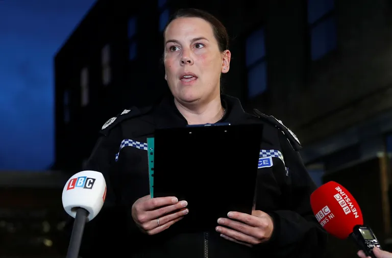Essexi politsei peakonstaabli asetäitja Pippa Mills andis reede õhtul, 25. oktoobril, pressiteate, kus kinnitas, et surmaveokiga seoses on vahi all neli kahtlusalust.