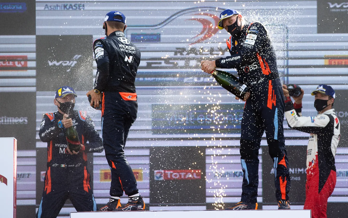 Ott Tänak (paremal) ja Martin Järveoja.