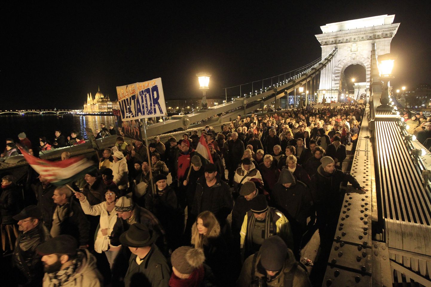 Ungari pealinnas Budapestis kogunes neljapäeva õhtul üle 3000 inimese avaldama meelt korruptsiooni vastu.
