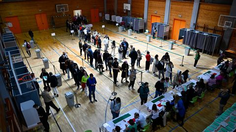 ФОТО ⟩ В Венгрии завершилось голосование на парламентских выборах при рекордно высокой явке