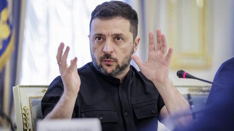 Aiziešana no Donbasa pavērs ceļu tālākai Krievijas agresijai, uzsver Zelenskis