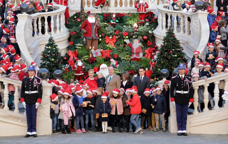 Monaco vürst Albert II, vürstinna Charlene ja nende lapsed, prints Jacques ja printsess Gabriella