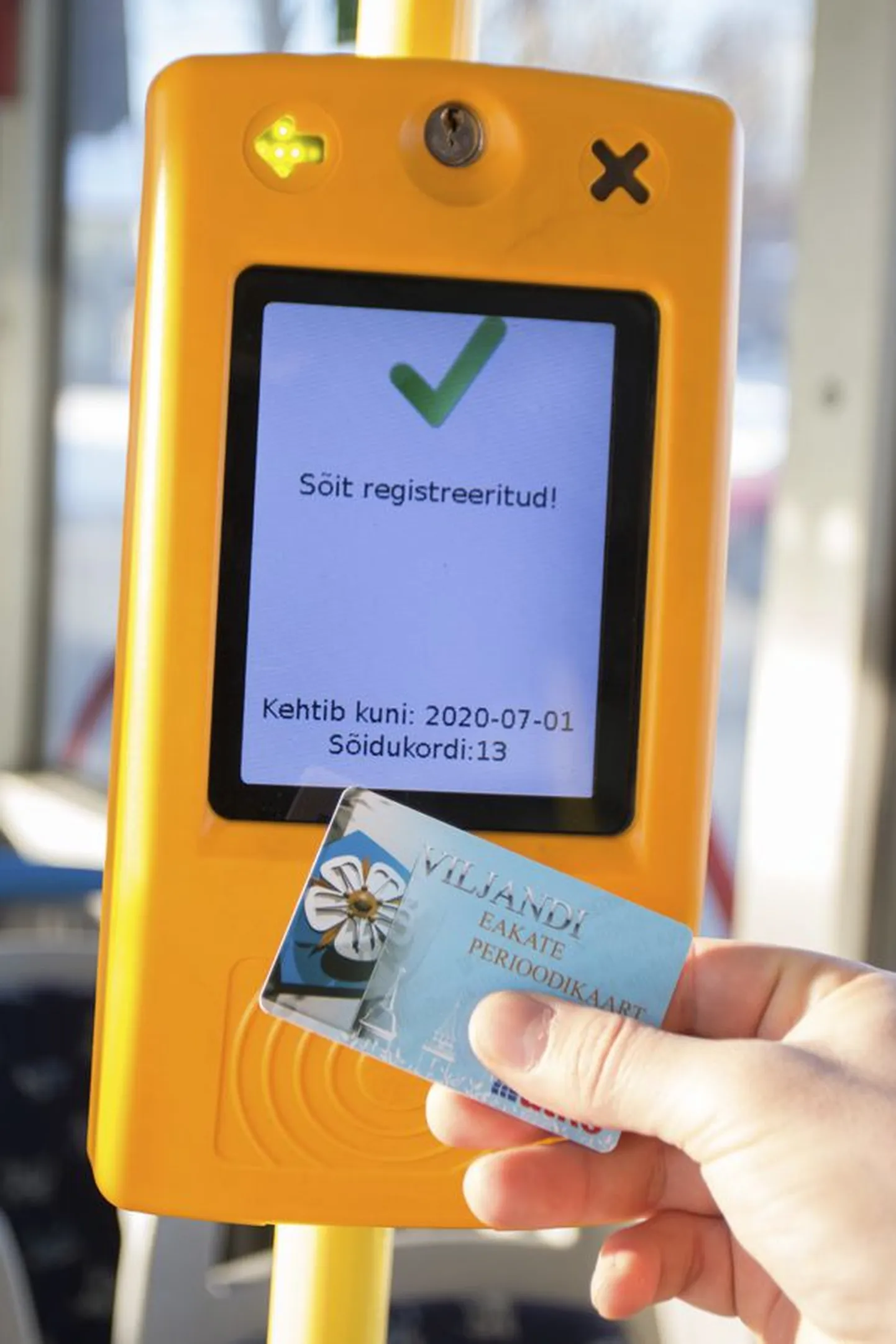 Viljandis loodud eakate tasuta bussisõitude korras on vastuolu. Pensionäride ühenduse esindaja sõnul ei jätku ettenähtud kordadest neile, kellel on bussiga sõita vaja, samas on sõitasoovijaid hoopis vähem, kui linn aasta tagasi eeldas.
