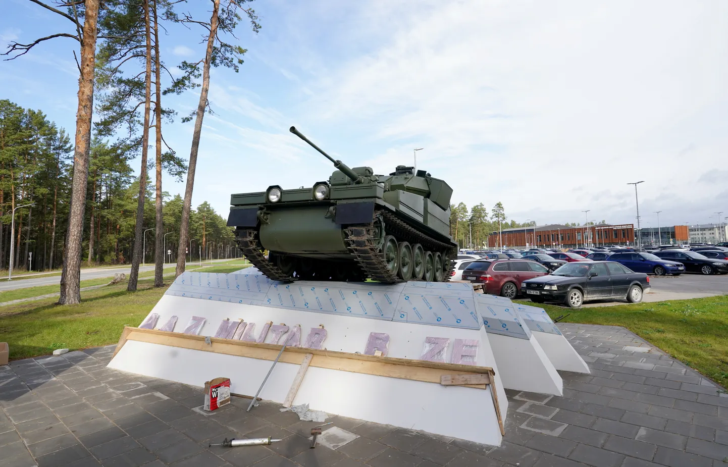 Vides objekts pie Ādažu militārās bāzes.