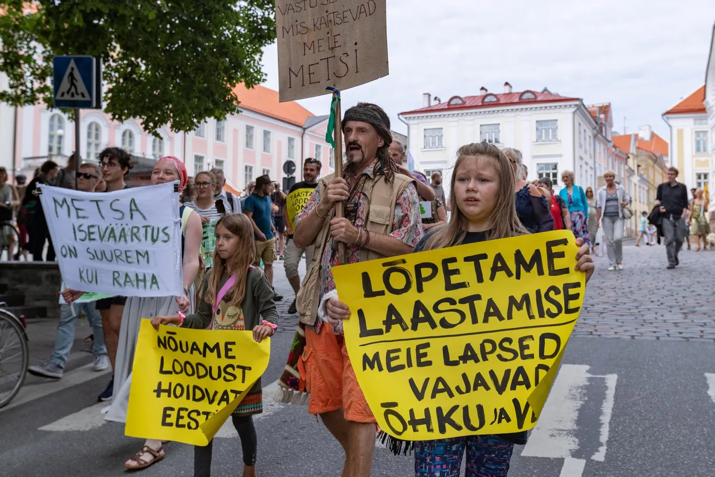 Tallinn, 16.08.2020 Metsameeleavaldus. Kett ümber Toompea ja miiting Hirvepargis.