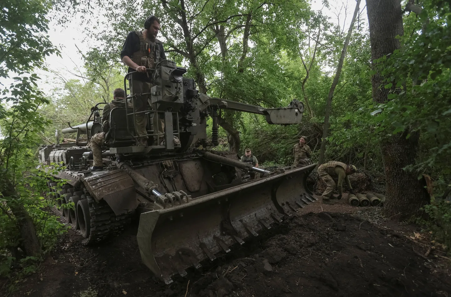 Ukraina suurtükiväelased Donetski oblastis.