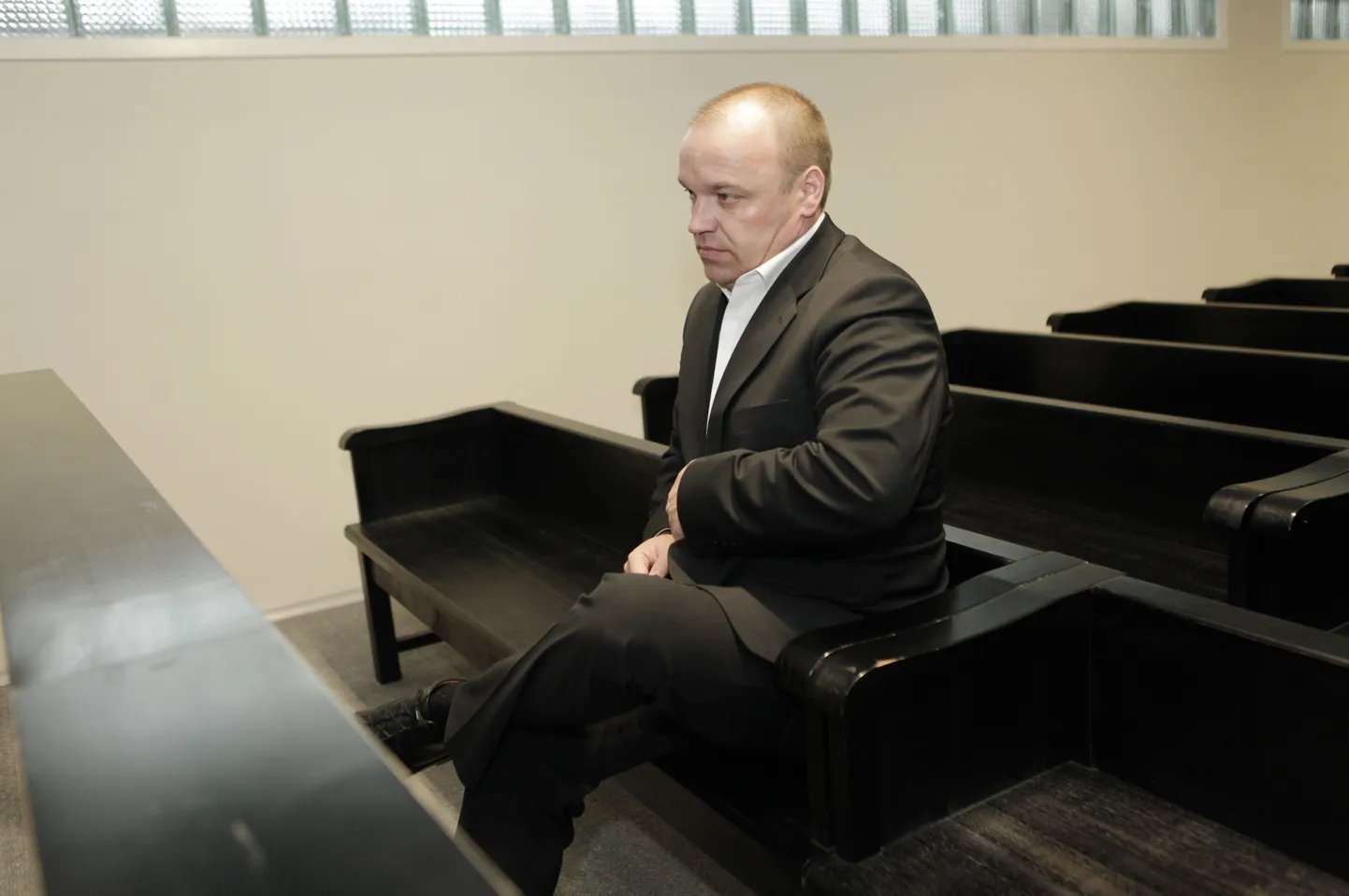 Каймо Ярвик на скамье подсудимых.