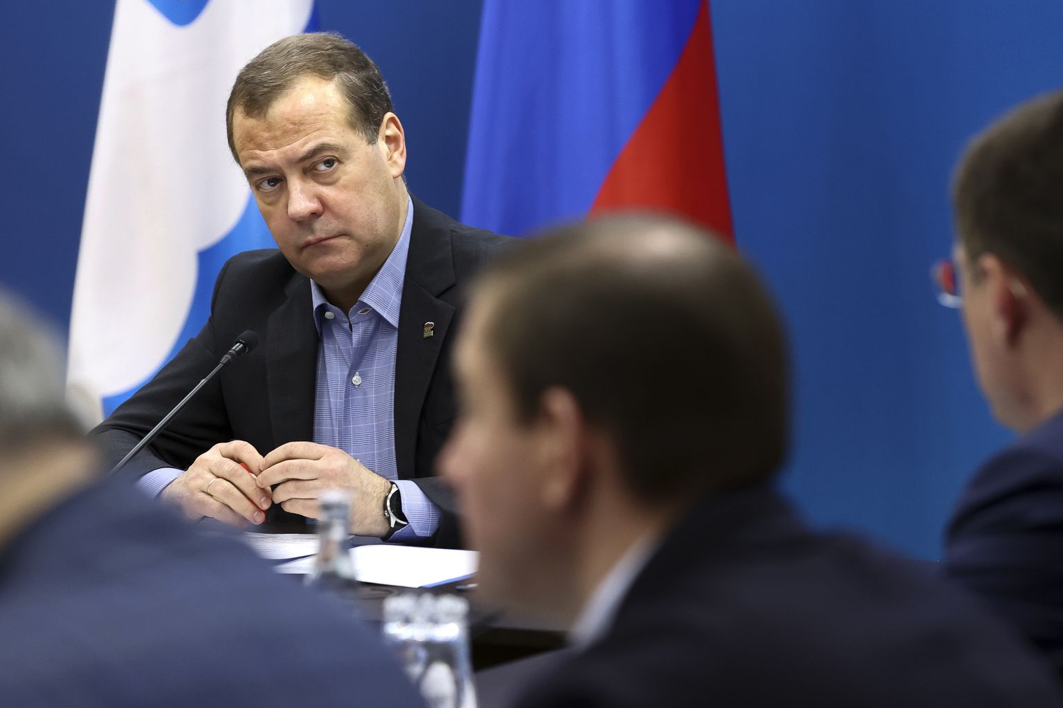 Venemaa julgeolekunõukogu asejuht Dmitri Medvedev 12. jaanuaril 2023 Peterburis partei Ühtne Venemaa nõupidamisel. Ta on Ühtse Venemaa esimees
