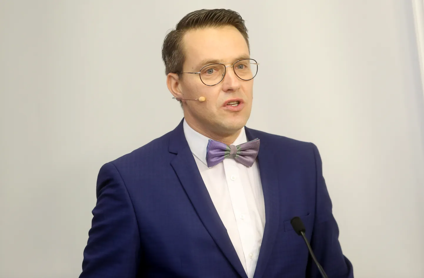 Pasākuma vadītājs Uģis Joksts piedalās Klientu apkalpošanas Goda balvas svinīgajā apbalvošanas ceremonijā Ministru kabinetā.