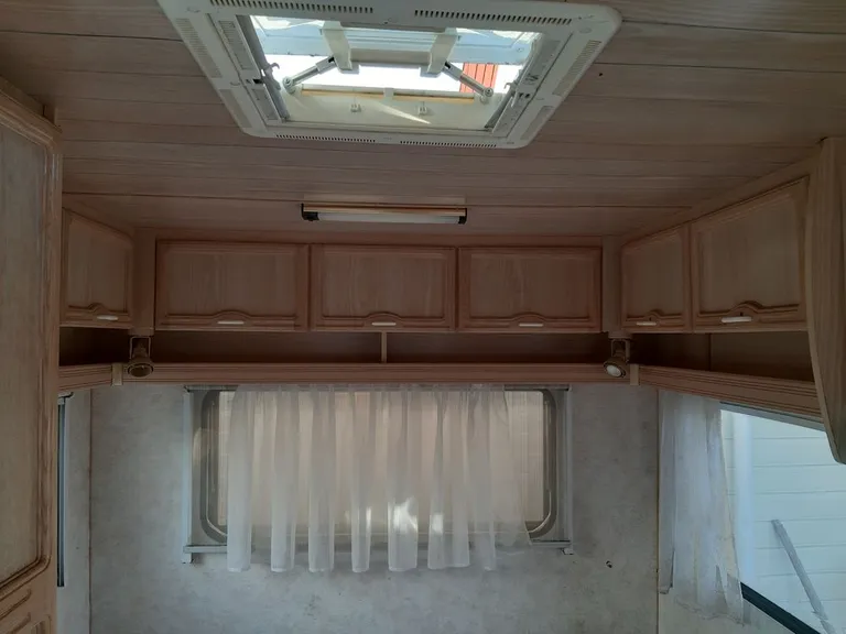 Haagissuvila Caravelair A3700.