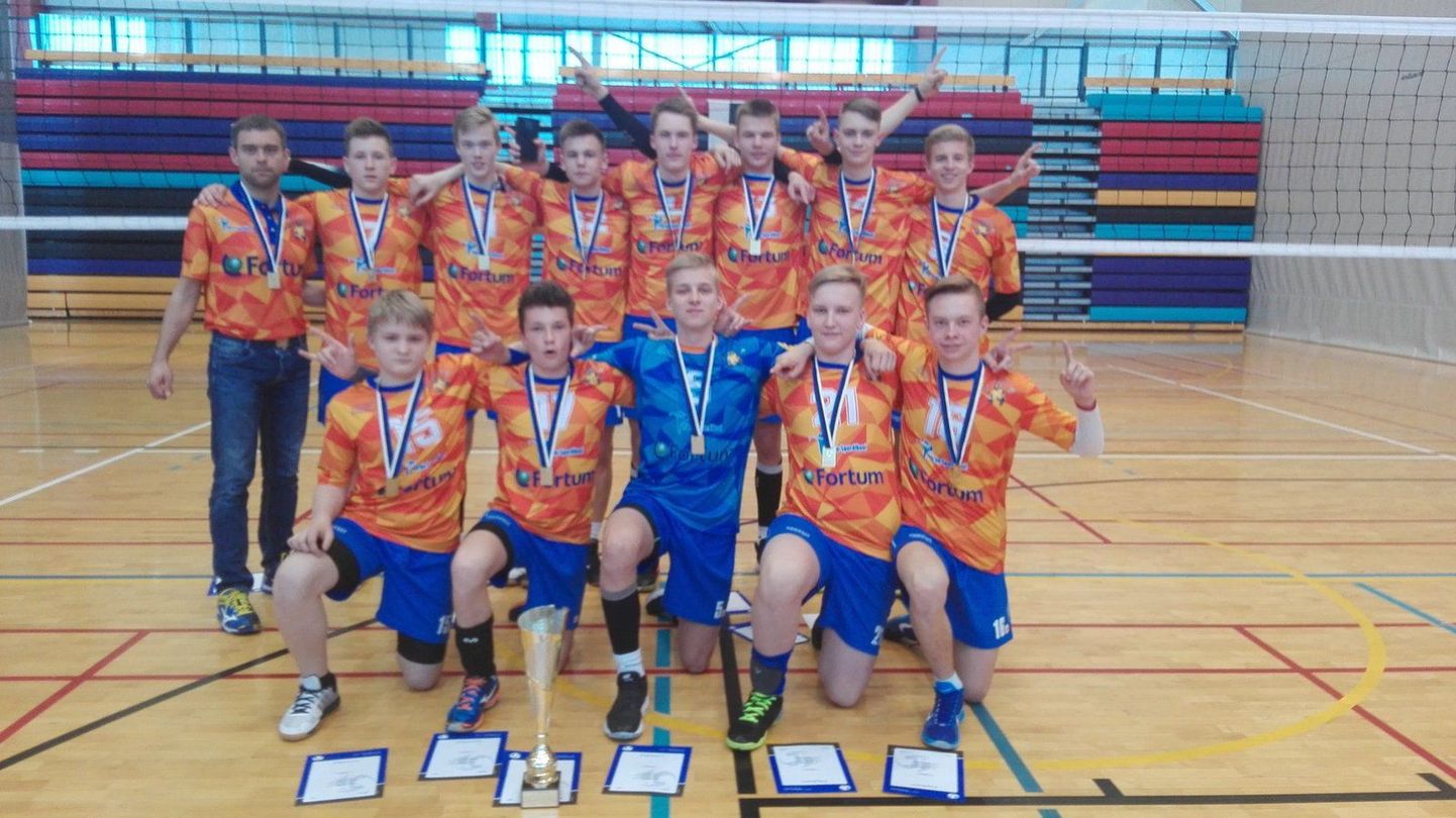 Eelmise aasta võidukas Pärnu spordikooli võistkond.