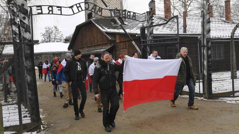 Poola asus uurima Auschwitzis korraldatud marurahvuslaste protesti